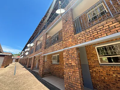 2 Bedroom Apartment To Rent in Randburg - Rz20.webp