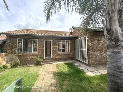 3 Bedroom House For Sale in Kempton Park - img