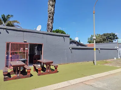 9 Bedroom House For Sale in Kempton Park - img