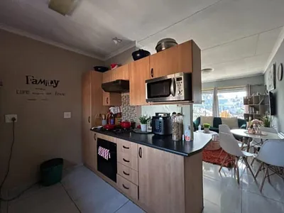 2 Bedroom Townhouse For Sale in Kempton Park - img