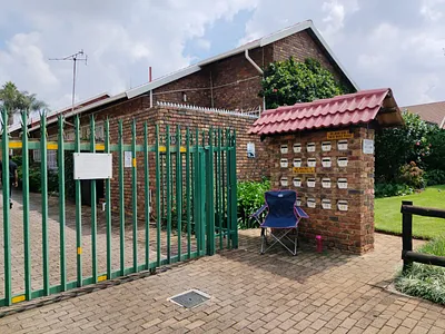 3 Bedroom Townhouse For Sale in Kempton Park - DiZo.webp