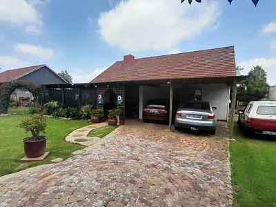 3 Bedroom House For Sale in Kempton Park - 51fV.webp