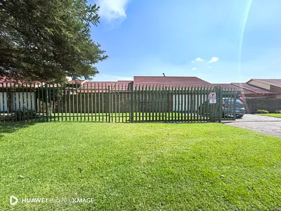 3 Bedroom Apartment For Sale in Kempton Park - img