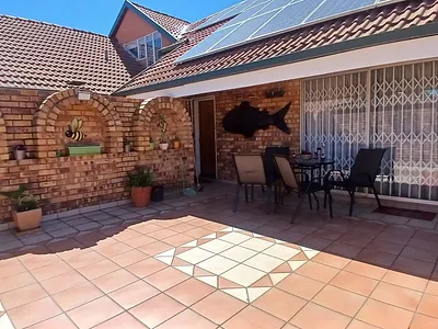 6 Bedroom Townhouse For Sale in Kempton Park - img