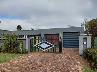 4 Bedroom House For Sale in Kempton Park - ow1E.webp