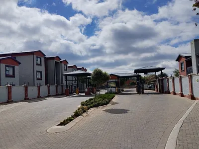 3 Bedroom Townhouse For Sale in Kempton Park - ujwF.webp