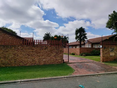 3 Bedroom Townhouse For Sale in Kempton Park - JAt1.webp