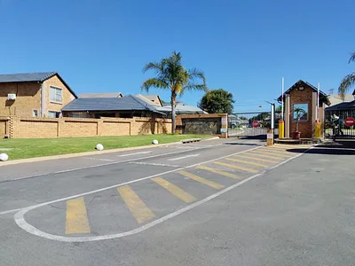 3 Bedroom Apartment For Sale in Kempton Park - mV2o.webp