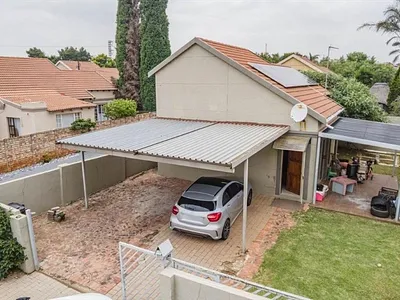 3 Bedroom Townhouse For Sale in Kempton Park - Egwt.webp