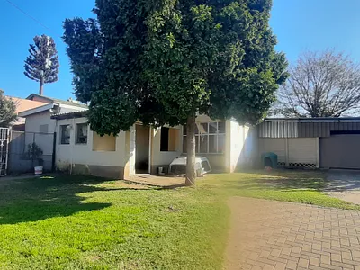 4 Bedroom House For Sale in Kempton Park - kawE.webp