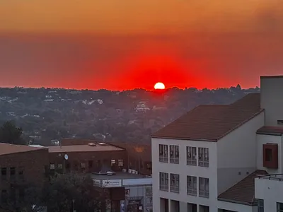 1 Bedroom Apartment To Rent in Sandton - tmuI.webp
