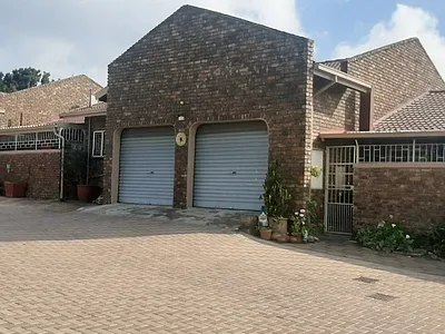 3 Bedroom Townhouse For Sale in Kempton Park - xnUA.webp