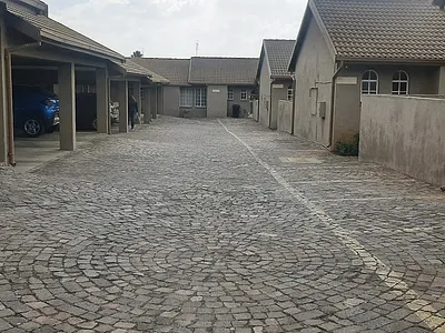 2 Bedroom Townhouse For Sale in Kempton Park - ZMJU.webp