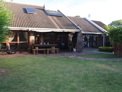 3 Bedroom House To Rent in East London - W9FQ.webp