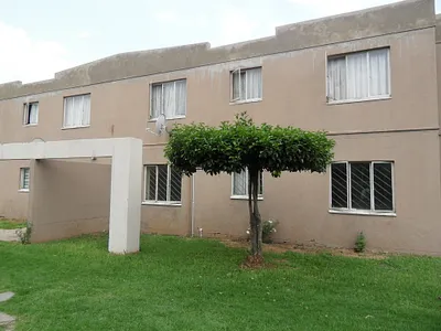 3 Bedroom Townhouse For Sale in Johannesburg - 4QaE.webp