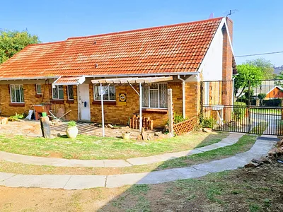 3 Bedroom House For Sale in Johannesburg - osKM.webp