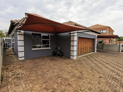 3 Bedroom House For Sale in Kempton Park - 6aND.webp