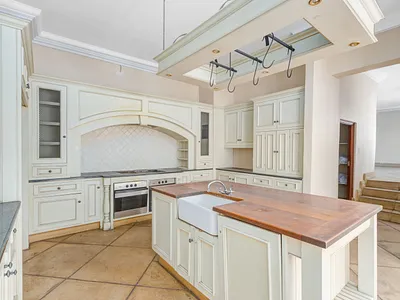9 Bedroom House For Sale in Sandton - M0k1.webp