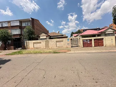 3 Bedroom House For Sale in Johannesburg - RA2m.webp