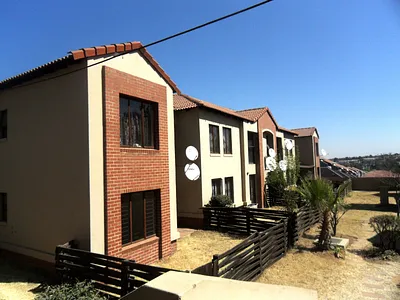 2 Bedroom Townhouse For Sale in Midrand - lZ1I.webp