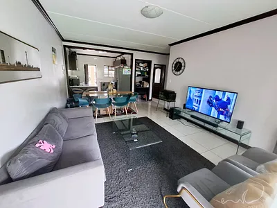 2 Bedroom Apartment For Sale in Midrand - Tm8M.webp