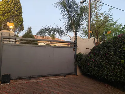 1 Bedroom House For Sale in Roodepoort - rcHC.webp