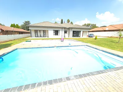 4 Bedroom House For Sale in Centurion - 3eLl.webp