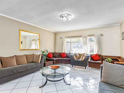 4 Bedroom House For Sale in Sandton - fR6t.webp