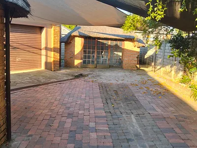 3 Bedroom House For Sale in Johannesburg - jP8p.webp