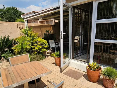 2 Bedroom House For Sale in Sandton - ahC4.webp