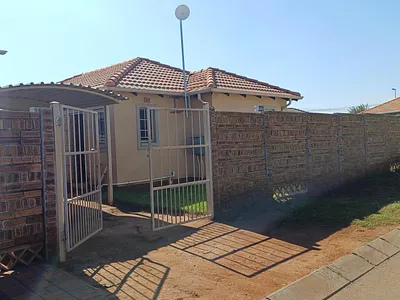3 Bedroom House For Sale in Alberton - BbGd.webp