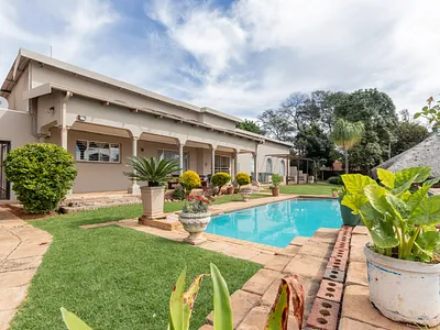 13 Bedroom House For Sale in Roodepoort - swLz.webp
