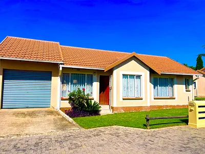 3 Bedroom Townhouse For Sale in Johannesburg - mXv6.webp