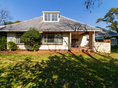 3 Bedroom House For Sale in Johannesburg - RZ1c.webp