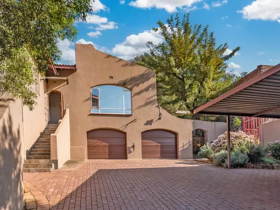 4 Bedroom House For Sale in Johannesburg - T7UU.webp