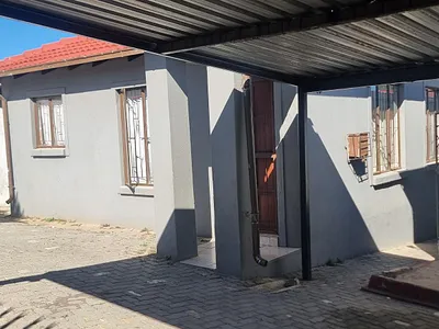 3 Bedroom House For Sale in Roodepoort - W6Nh.webp