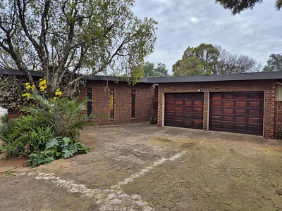 4 Bedroom House For Sale in Centurion - 93Zf.webp