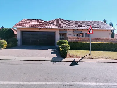 3 Bedroom House For Sale in Centurion - D2rW.webp