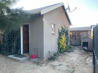 2 Bedroom House For Sale in Roodepoort - EVRL.webp