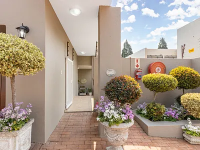 3 Bedroom Townhouse For Sale in Sandton - MCY0.webp