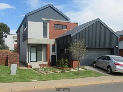 4 Bedroom House For Sale in Roodepoort - LcSq.webp