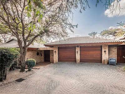 3 Bedroom House For Sale in Roodepoort - KRuW.webp