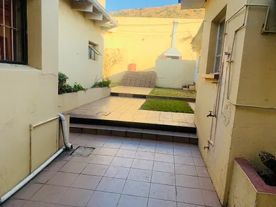 1 Bedroom House To Rent in Johannesburg - nFr7.webp