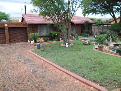 3 Bedroom House For Sale in Centurion - 5GnA.webp