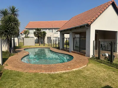 2 Bedroom Apartment For Sale in Edenvale - Etgo.webp