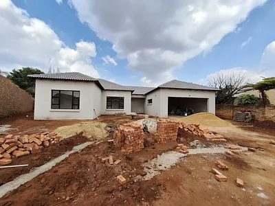 4 Bedroom House For Sale in Centurion - mZPu.webp