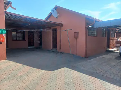 10 Bedroom House For Sale in Soshanguve - VdgQ.webp