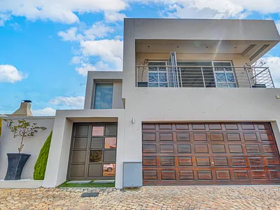 5 Bedroom House For Sale in Sandton - nbxh.webp