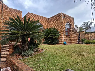 4 Bedroom House For Sale in Sandton - 0yoQ.webp