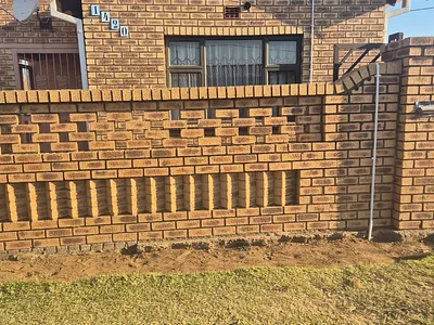 2 Bedroom House For Sale in Evaton - Yz3P.webp